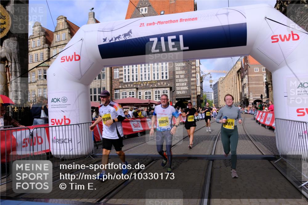 13.09.2026 - 21. swb-Marathon Bremen Tim E. http://msf.ph/oto/10330173 13.09.2026 11:03:40 Ziel 10092, 10150, 10187, 10237, 10309, 10724, 10904, 11211, 11411, 11598, 11773, 11830, 12068, 12184, 12185, 12611 meine-sportfotos.de