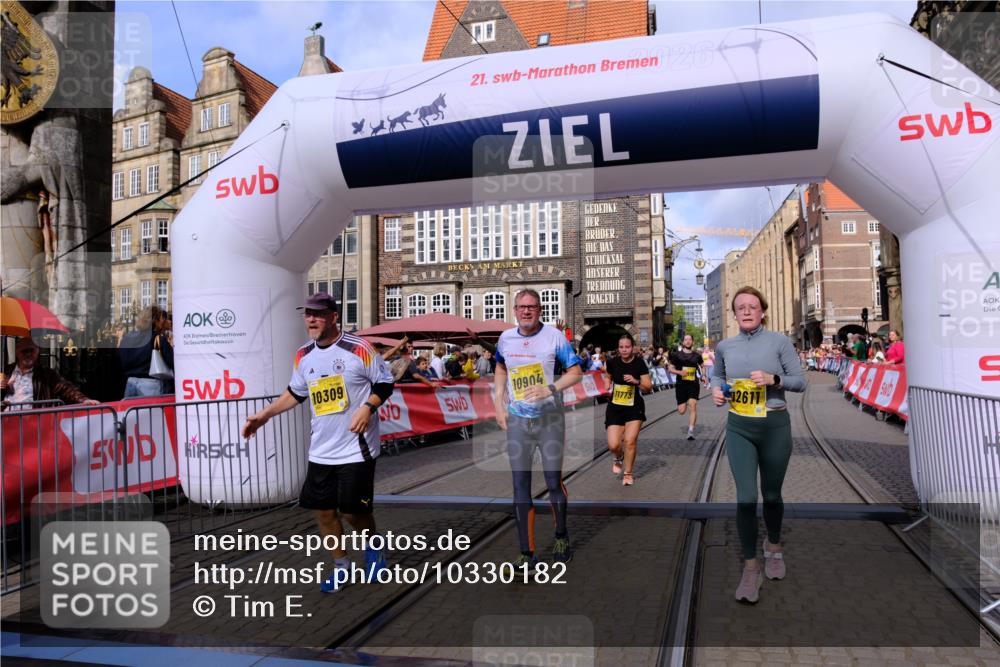 13.09.2026 - 21. swb-Marathon Bremen Tim E. http://msf.ph/oto/10330182 13.09.2026 11:03:41 Ziel 10092, 10150, 10187, 10237, 10309, 10420, 10724, 10904, 11211, 11411, 11598, 11655, 11746, 11773, 11830, 12068, 12184, 12185, 12611 meine-sportfotos.de