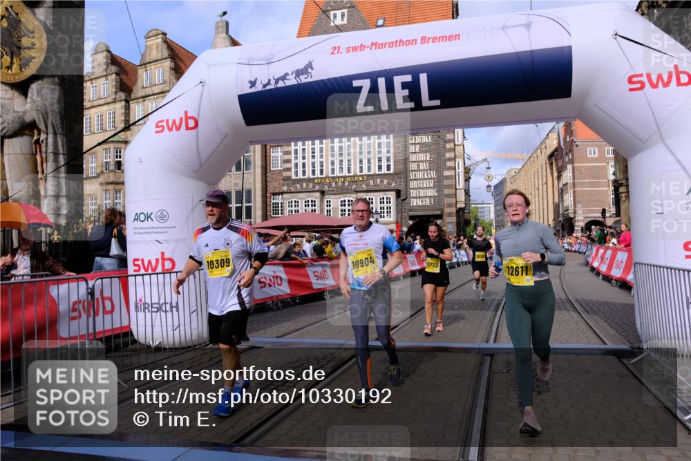 13.09.2026 - 21. swb-Marathon Bremen Tim E. http://msf.ph/oto/10330192 13.09.2026 11:03:41 Ziel 10092, 10150, 10187, 10237, 10309, 10420, 10724, 10904, 11211, 11411, 11598, 11655, 11746, 11773, 11830, 12068, 12184, 12185, 12611 meine-sportfotos.de