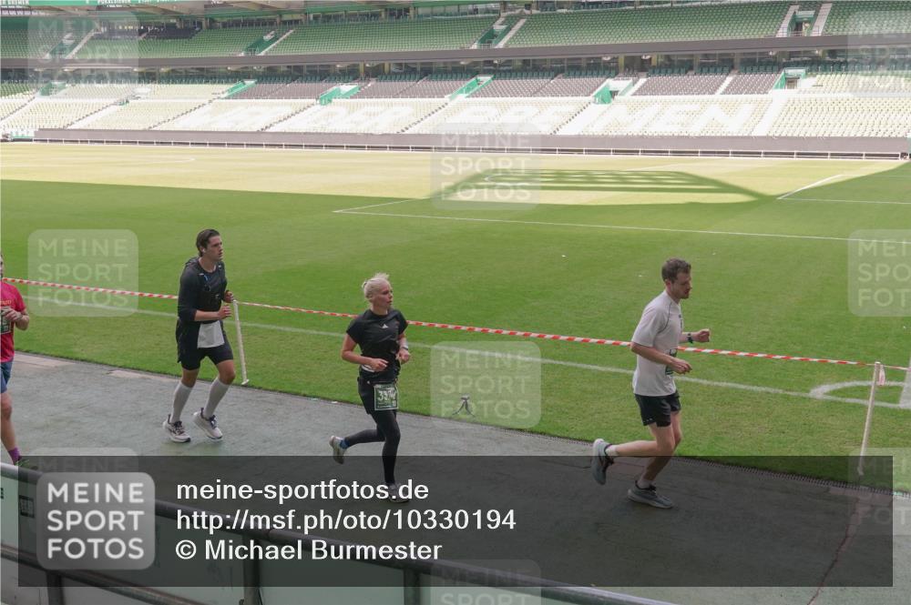 13.09.2026 - 21. swb-Marathon Bremen Michael Burmester http://msf.ph/oto/10330194 13.09.2026 13:01:25 Laufen im Stadion 135, 150, 242, 282, 318, 440, 531, 651, 687, 930, 946, 1006, 1067, 1163, 1368, 1436, 1448, 1582, 1650, 1861, 1896, 1935, 1963, 2033, 2047, 2062, 2292, 2293, 2306, 2322, 2345, 2370, 2409, 2427, 2485, 2490, 2491, 2560, 2561, 2627, 2638, 2658, 2666, 2686, 2700, 2708, 2781, 2906, 2967, 2987, 3013, 3044, 3076, 3105, 3145, 3163, 3164, 3168, 3173, 3187, 3248, 3294, 3334, 3354, 3372, 3374, 3375, 3385, 3392, 3480, 3524, 3526, 3527, 3642, 3667, 3729, 3774, 3806, 3855, 3856 meine-sportfotos.de