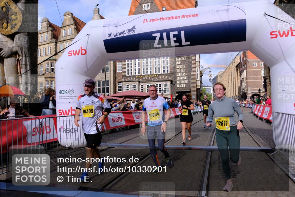 13.09.2026 - 21. swb-Marathon Bremen Tim E. http://msf.ph/oto/10330201 13.09.2026 11:03:41 Ziel 10092, 10150, 10187, 10237, 10309, 10420, 10724, 10904, 11211, 11411, 11598, 11655, 11746, 11773, 11830, 12068, 12184, 12185, 12611 meine-sportfotos.de