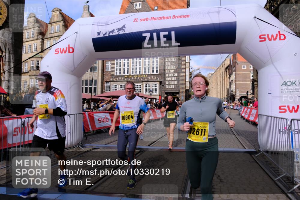13.09.2026 - 21. swb-Marathon Bremen Tim E. http://msf.ph/oto/10330219 13.09.2026 11:03:41 Ziel 10092, 10150, 10187, 10237, 10309, 10420, 10724, 10904, 11211, 11411, 11598, 11655, 11746, 11773, 11830, 12068, 12184, 12185, 12611 meine-sportfotos.de