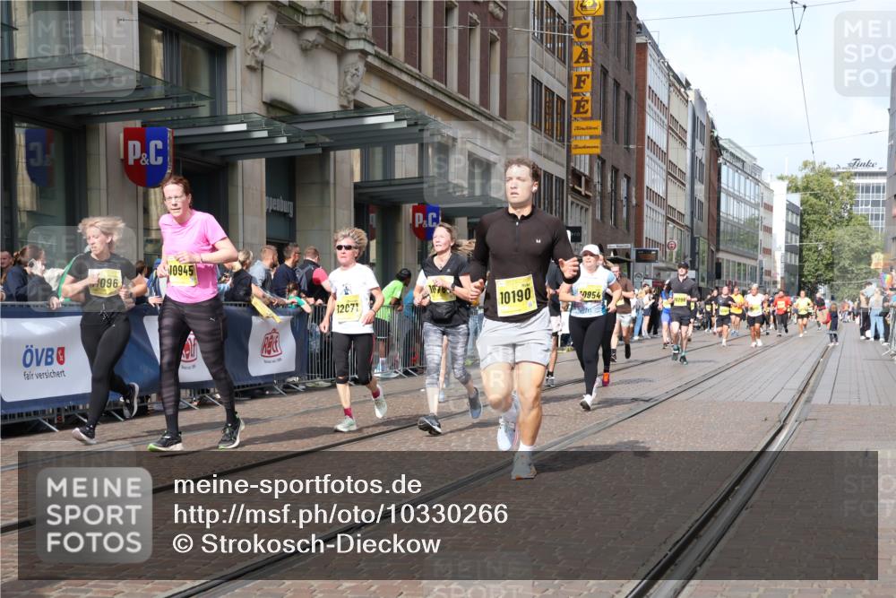 13.09.2026 - 21. swb-Marathon Bremen Strokosch-Dieckow http://msf.ph/oto/10330266 13.09.2026 11:02:39 Ziel 10185, 10190, 10296, 10528, 10598, 10633, 10715, 10727, 10731, 10783, 10945, 10954, 10955, 10985, 11070, 11095, 11096, 11107, 11313, 11564, 11676, 11697, 11701, 11719, 11730, 11776, 11785, 11836, 12071, 12214, 12247, 12421, 12432, 12448, 12465, 12483, 10153, 10154, 10190, 10273, 10274, 10278, 10338, 10738, 10885, 10915, 10985, 11137, 11261, 11505, 11508, 11526, 11554, 11662, 11776, 11853, 11886, 11890, 11945, 12154, 12169, 12252, 12429, 12451, 12489 meine-sportfotos.de