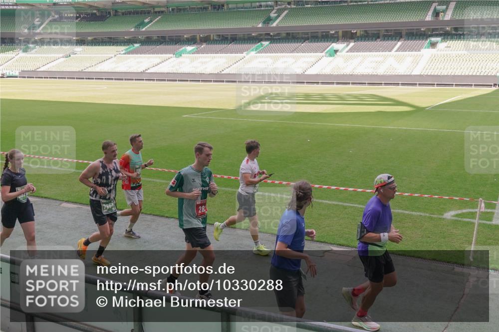 13.09.2026 - 21. swb-Marathon Bremen Michael Burmester http://msf.ph/oto/10330288 13.09.2026 13:01:35 Laufen im Stadion 150, 242, 282, 318, 440, 531, 651, 687, 722, 930, 946, 1006, 1067, 1163, 1250, 1436, 1448, 1582, 1650, 1861, 1896, 1963, 2033, 2047, 2062, 2292, 2293, 2306, 2322, 2345, 2370, 2378, 2409, 2427, 2485, 2490, 2491, 2560, 2561, 2627, 2638, 2658, 2666, 2700, 2708, 2781, 2906, 2967, 2987, 3013, 3044, 3145, 3163, 3164, 3168, 3173, 3187, 3248, 3294, 3334, 3354, 3372, 3374, 3375, 3385, 3392, 3480, 3524, 3526, 3527, 3642, 3667, 3729, 3774, 3806, 3856, 4000 meine-sportfotos.de