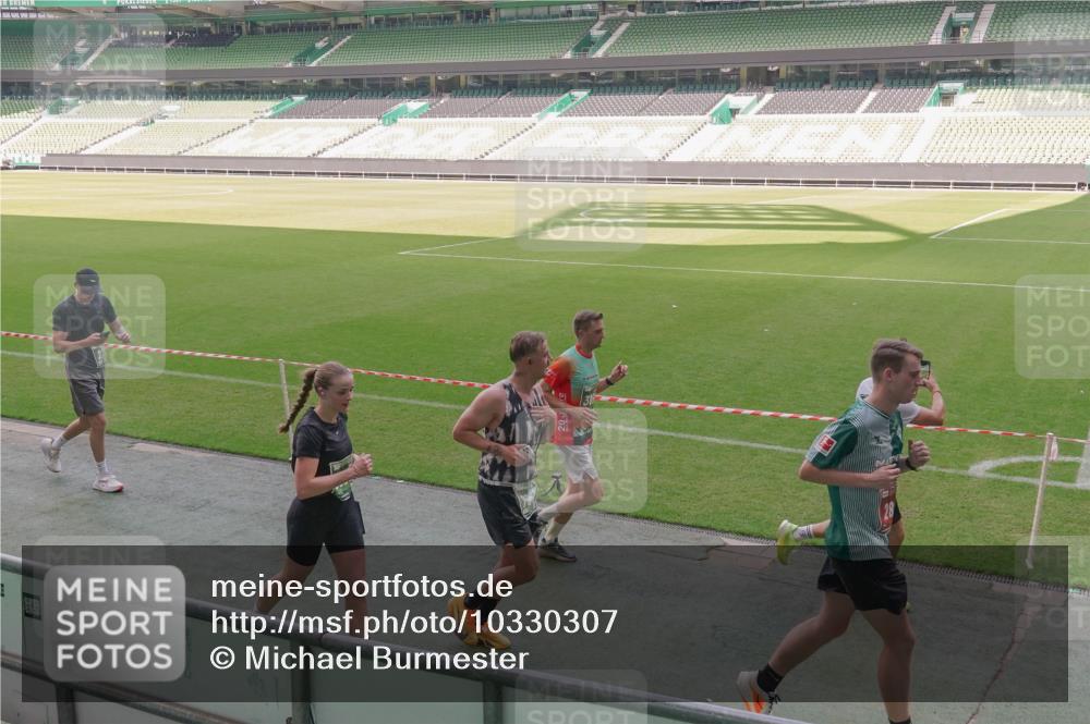 13.09.2026 - 21. swb-Marathon Bremen Michael Burmester http://msf.ph/oto/10330307 13.09.2026 13:01:36 Laufen im Stadion 150, 242, 282, 318, 440, 531, 651, 687, 722, 930, 946, 1006, 1067, 1163, 1250, 1436, 1448, 1582, 1650, 1861, 1896, 1963, 2033, 2047, 2062, 2292, 2293, 2306, 2322, 2345, 2370, 2378, 2409, 2427, 2485, 2490, 2491, 2560, 2561, 2627, 2638, 2658, 2666, 2700, 2708, 2781, 2906, 2967, 2987, 3013, 3044, 3145, 3163, 3164, 3168, 3173, 3187, 3248, 3294, 3334, 3354, 3372, 3374, 3375, 3385, 3392, 3480, 3524, 3526, 3527, 3642, 3667, 3729, 3774, 3806, 3856, 4000 meine-sportfotos.de