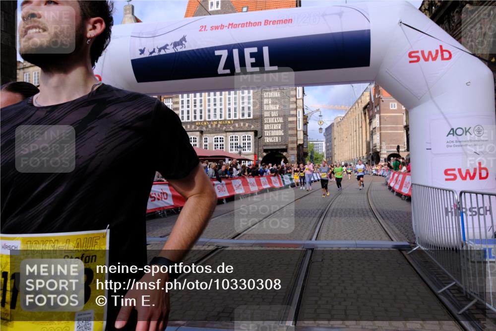13.09.2026 - 21. swb-Marathon Bremen Tim E. http://msf.ph/oto/10330308 13.09.2026 11:03:43 Ziel 10092, 10150, 10187, 10237, 10309, 10420, 10724, 10902, 10904, 11211, 11411, 11598, 11655, 11746, 11773, 11830, 12068, 12184, 12185, 12611 meine-sportfotos.de