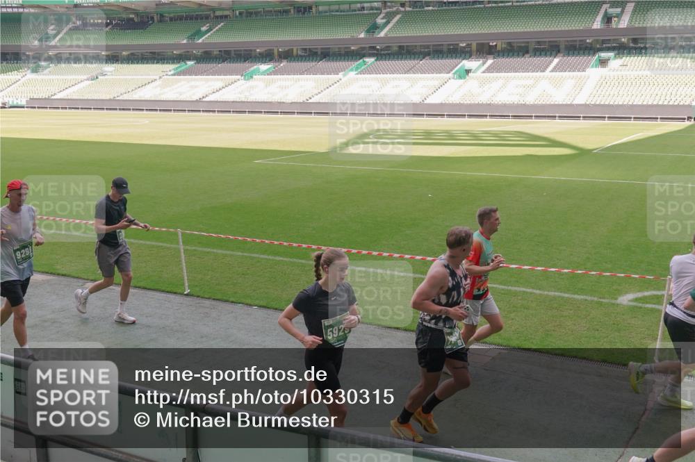 13.09.2026 - 21. swb-Marathon Bremen Michael Burmester http://msf.ph/oto/10330315 13.09.2026 13:01:36 Laufen im Stadion 150, 242, 282, 318, 440, 531, 651, 687, 722, 930, 946, 1006, 1067, 1163, 1250, 1436, 1448, 1582, 1650, 1861, 1896, 1963, 2033, 2047, 2062, 2292, 2293, 2306, 2322, 2345, 2370, 2378, 2409, 2427, 2485, 2490, 2491, 2560, 2561, 2627, 2638, 2658, 2666, 2700, 2708, 2781, 2906, 2967, 2987, 3013, 3044, 3145, 3163, 3164, 3168, 3173, 3187, 3248, 3294, 3334, 3354, 3372, 3374, 3375, 3385, 3392, 3480, 3524, 3526, 3527, 3642, 3667, 3729, 3774, 3806, 3856, 4000 meine-sportfotos.de