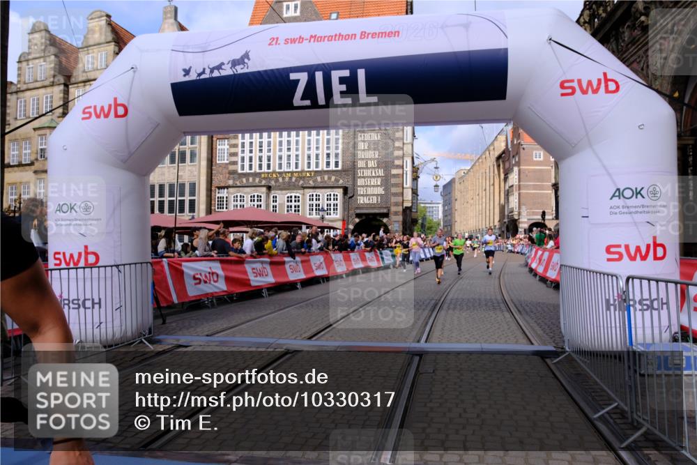 13.09.2026 - 21. swb-Marathon Bremen Tim E. http://msf.ph/oto/10330317 13.09.2026 11:03:44 Ziel 10092, 10150, 10187, 10237, 10309, 10420, 10724, 10902, 10904, 11211, 11411, 11598, 11655, 11746, 11773, 11830, 12068, 12184, 12185, 12611 meine-sportfotos.de