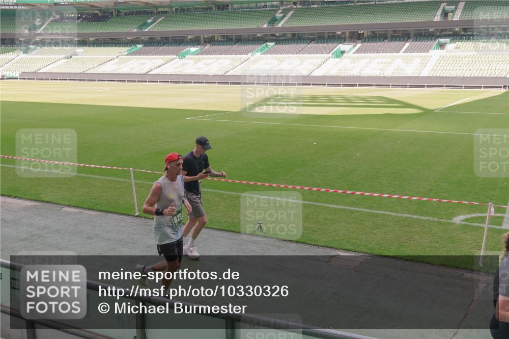 13.09.2026 - 21. swb-Marathon Bremen Michael Burmester http://msf.ph/oto/10330326 13.09.2026 13:01:37 Laufen im Stadion 150, 242, 282, 318, 440, 531, 651, 687, 722, 930, 946, 1006, 1067, 1163, 1250, 1436, 1448, 1582, 1650, 1861, 1896, 1963, 2033, 2047, 2062, 2292, 2293, 2306, 2322, 2345, 2370, 2378, 2409, 2427, 2485, 2490, 2491, 2560, 2561, 2627, 2638, 2658, 2666, 2668, 2700, 2708, 2781, 2906, 2967, 2987, 3013, 3044, 3145, 3163, 3164, 3168, 3173, 3187, 3248, 3294, 3334, 3354, 3372, 3374, 3375, 3385, 3392, 3480, 3524, 3526, 3527, 3603, 3642, 3667, 3721, 3729, 3774, 3806, 3856, 4000 meine-sportfotos.de