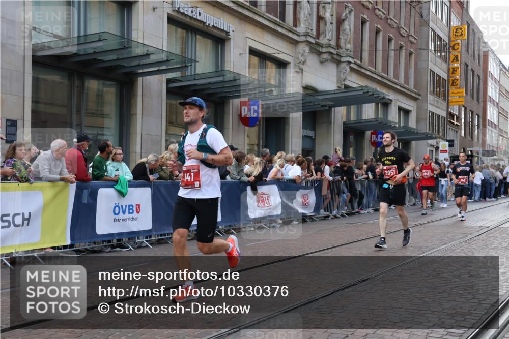 13.09.2026 - 21. swb-Marathon Bremen Strokosch-Dieckow http://msf.ph/oto/10330376 13.09.2026 13:22:08 Ziel 1601, 1933, 2481, 2499, 3855, 4204, 4211, 4483, 4697, 6621, 6891, 7586, 8447, 8547, 8574, 8694, 9668, 141, 148, 1209, 1601, 1645, 2051, 3021, 3338, 3652, 3774, 3934, 4581, 4735, 5193, 6976, 7098, 7625, 7917, 8438, 8452, 8924, 8947, 9599, 9839, 10120 meine-sportfotos.de