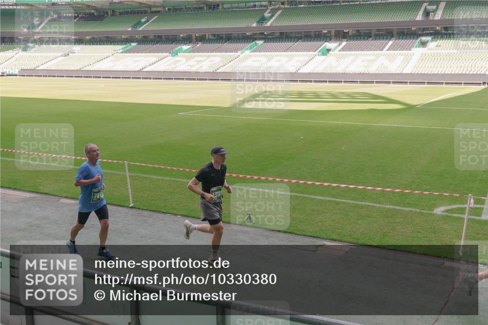 13.09.2026 - 21. swb-Marathon Bremen Michael Burmester http://msf.ph/oto/10330380 13.09.2026 13:01:43 Laufen im Stadion 150, 242, 282, 318, 440, 531, 687, 722, 930, 936, 946, 1006, 1067, 1163, 1250, 1436, 1448, 1582, 1650, 1896, 2033, 2047, 2062, 2292, 2322, 2345, 2370, 2378, 2409, 2427, 2485, 2490, 2491, 2560, 2561, 2627, 2638, 2658, 2666, 2668, 2700, 2708, 2781, 2906, 2967, 2987, 3013, 3044, 3145, 3163, 3164, 3168, 3173, 3187, 3248, 3294, 3334, 3372, 3374, 3375, 3385, 3392, 3524, 3526, 3527, 3603, 3642, 3667, 3721, 3774, 3806, 3852, 3856, 4000, 4506 meine-sportfotos.de
