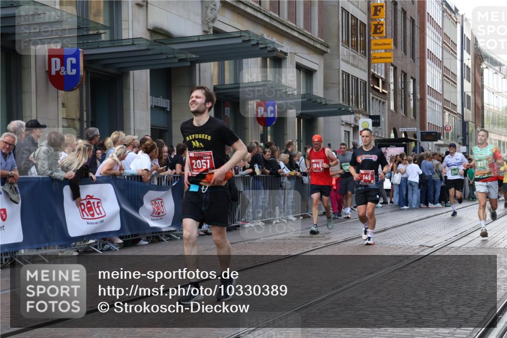 13.09.2026 - 21. swb-Marathon Bremen Strokosch-Dieckow http://msf.ph/oto/10330389 13.09.2026 13:22:09 Ziel 1933, 2481, 2499, 3855, 4204, 4211, 4483, 4697, 6621, 6891, 7586, 8447, 8547, 8574, 8694, 9668, 141, 148, 1209, 1601, 1645, 2051, 3021, 3338, 3652, 3774, 4581, 5193, 6976, 7098, 7625, 7917, 8438, 8452, 8924, 8947, 9599, 9839, 10120 meine-sportfotos.de