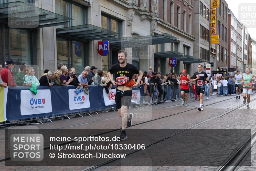 13.09.2026 - 21. swb-Marathon Bremen Strokosch-Dieckow http://msf.ph/oto/10330406 13.09.2026 13:22:10 Ziel 388, 1933, 2402, 2481, 2499, 3855, 4204, 4211, 4483, 4697, 6621, 6891, 7586, 8447, 8547, 8574, 8694, 9668, 141, 148, 1209, 1601, 1645, 2051, 3021, 3338, 3652, 3774, 4581, 5193, 6621, 6976, 7098, 7625, 7917, 8438, 8452, 8924, 8947, 9599, 9839, 10120 meine-sportfotos.de
