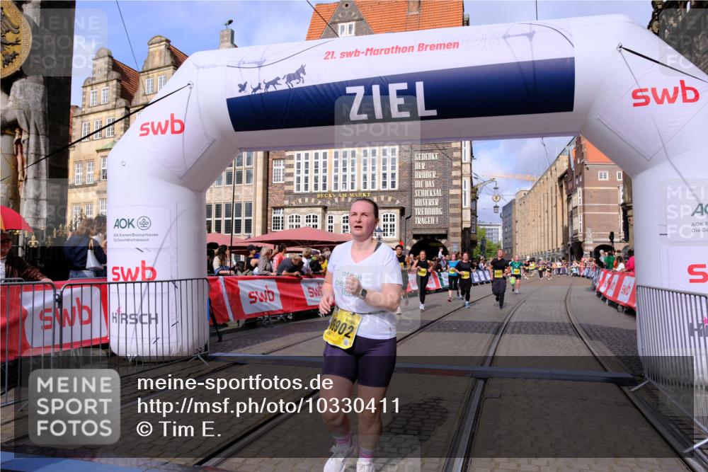 13.09.2026 - 21. swb-Marathon Bremen Tim E. http://msf.ph/oto/10330411 13.09.2026 11:03:52 Ziel 10090, 10091, 10187, 10309, 10327, 10420, 10569, 10902, 10904, 10950, 11211, 11411, 11595, 11598, 11655, 11746, 11773, 12074, 12611 meine-sportfotos.de