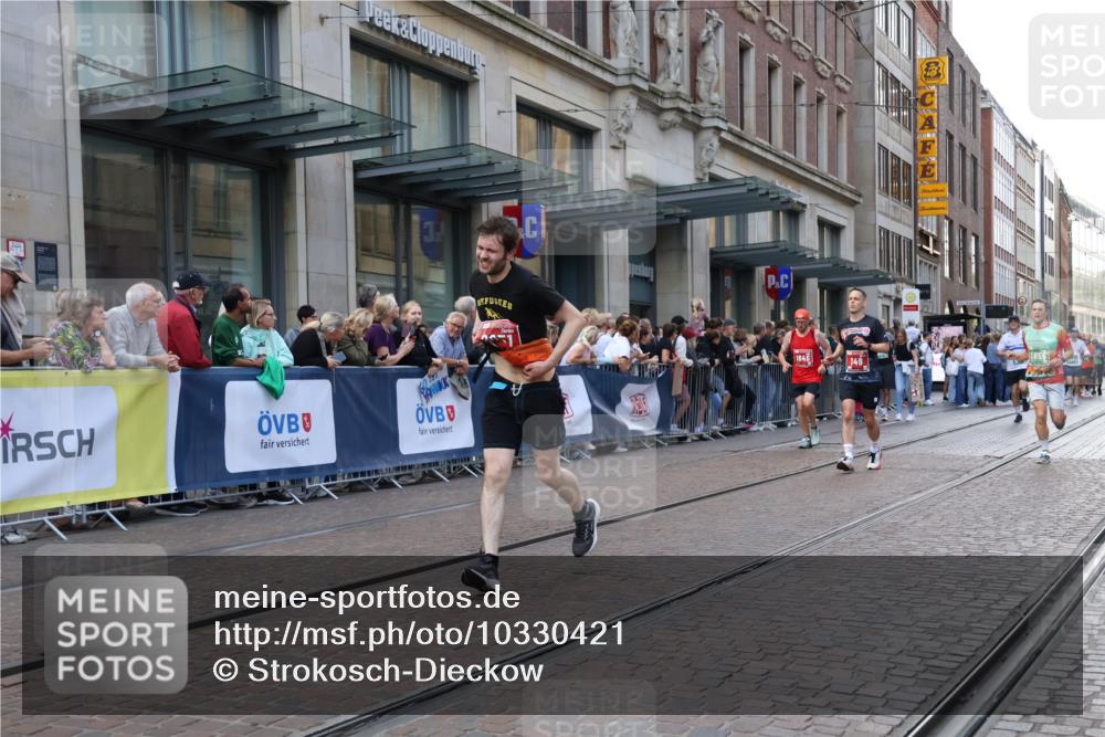 13.09.2026 - 21. swb-Marathon Bremen Strokosch-Dieckow http://msf.ph/oto/10330421 13.09.2026 13:22:10 Ziel 388, 1933, 2402, 2481, 2499, 3855, 4204, 4211, 4483, 4697, 6621, 6891, 7586, 8447, 8547, 8574, 8694, 9668, 141, 148, 1209, 1601, 1645, 2051, 3021, 3338, 3652, 3774, 4581, 5193, 6621, 6976, 7098, 7625, 7917, 8438, 8452, 8924, 8947, 9599, 9839, 10120 meine-sportfotos.de