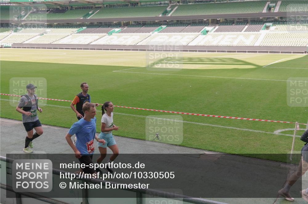 13.09.2026 - 21. swb-Marathon Bremen Michael Burmester http://msf.ph/oto/10330505 13.09.2026 13:01:55 Laufen im Stadion 150, 242, 282, 318, 440, 531, 687, 722, 930, 936, 946, 1006, 1067, 1163, 1250, 1436, 1448, 1582, 1896, 2033, 2047, 2062, 2292, 2345, 2364, 2370, 2378, 2409, 2427, 2485, 2490, 2491, 2560, 2561, 2627, 2638, 2658, 2666, 2668, 2708, 2781, 2967, 2987, 3013, 3044, 3163, 3164, 3173, 3187, 3248, 3258, 3294, 3334, 3372, 3374, 3375, 3385, 3392, 3524, 3526, 3527, 3603, 3642, 3667, 3721, 3774, 3806, 3852, 3856, 3893, 4000, 4506, 4558 meine-sportfotos.de