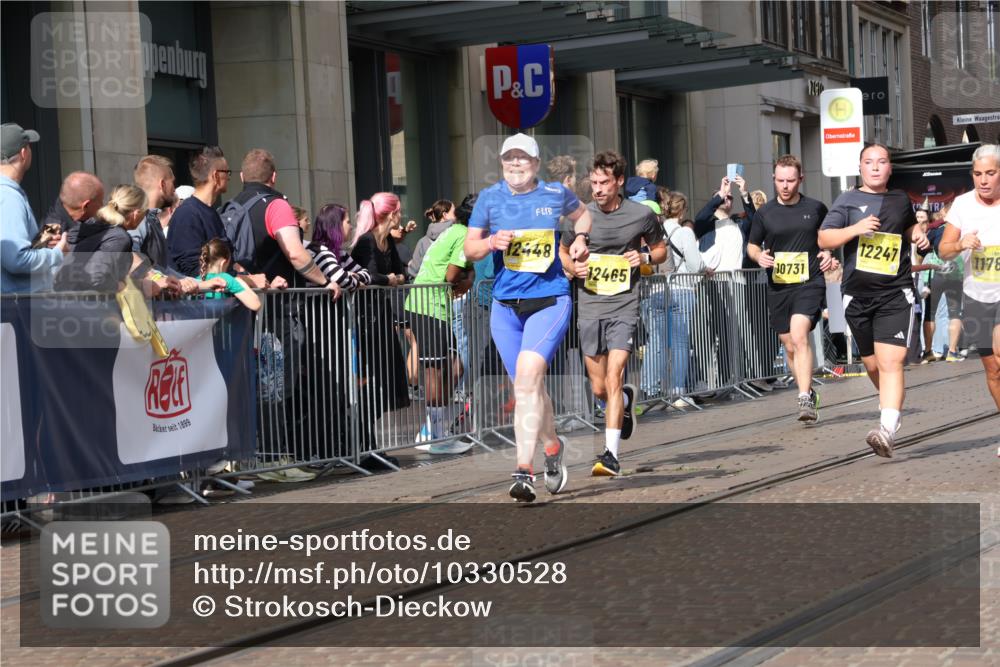 13.09.2026 - 21. swb-Marathon Bremen Strokosch-Dieckow http://msf.ph/oto/10330528 13.09.2026 11:02:46 Ziel 10150, 10185, 10195, 10528, 10531, 10598, 10715, 10727, 10731, 10959, 11070, 11095, 11313, 11493, 11564, 11676, 11697, 11730, 11785, 11830, 11836, 12214, 12247, 12421, 12432, 12448, 12465, 12483, 10190, 10296, 10633, 10783, 10945, 10954, 10955, 10985, 11096, 11107, 11137, 11261, 11508, 11526, 11554, 11564, 11662, 11701, 11719, 11730, 11776, 11890, 11945, 12071, 12154, 12169, 12247, 12252, 12429, 12451, 12489 meine-sportfotos.de