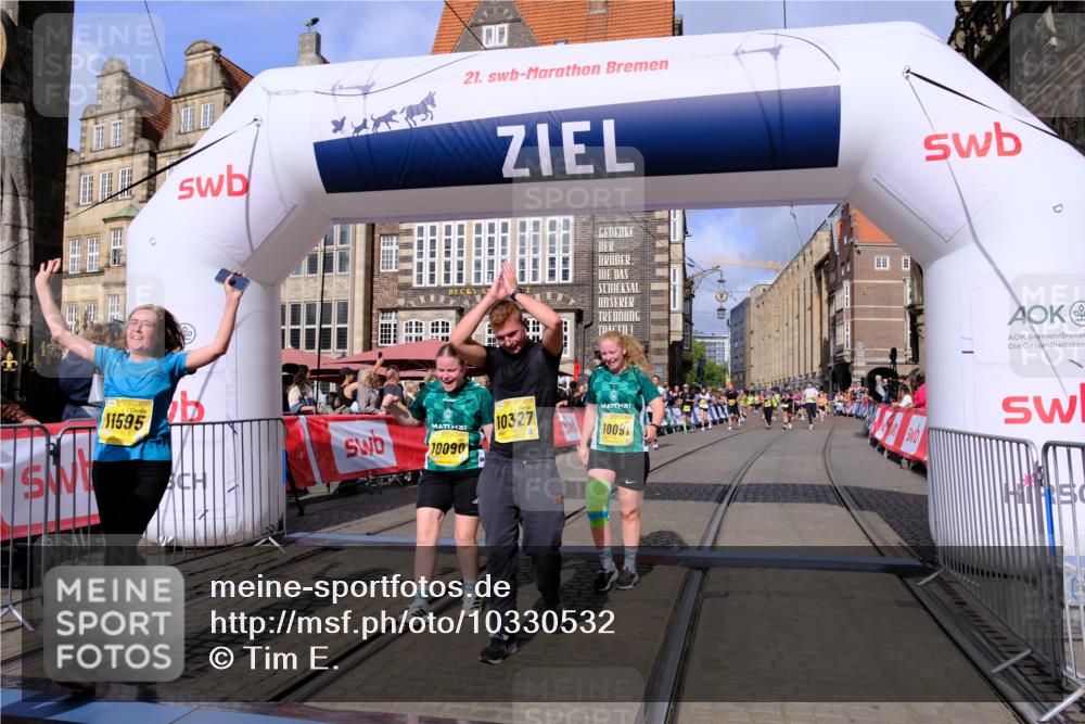 13.09.2026 - 21. swb-Marathon Bremen Tim E. http://msf.ph/oto/10330532 13.09.2026 11:03:58 Ziel 10090, 10091, 10327, 10420, 10429, 10569, 10796, 10902, 10950, 11211, 11411, 11595, 11655, 11746, 11868, 12074 meine-sportfotos.de