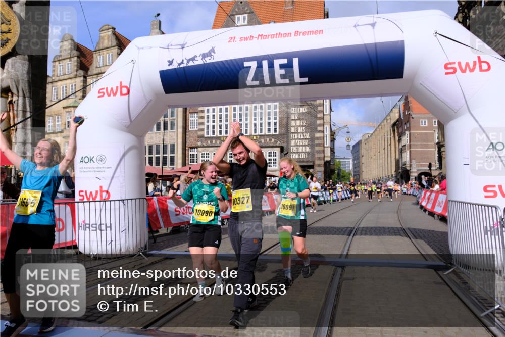 13.09.2026 - 21. swb-Marathon Bremen Tim E. http://msf.ph/oto/10330553 13.09.2026 11:03:58 Ziel 10090, 10091, 10327, 10420, 10429, 10569, 10796, 10902, 10950, 11211, 11411, 11595, 11655, 11746, 11868, 12074 meine-sportfotos.de
