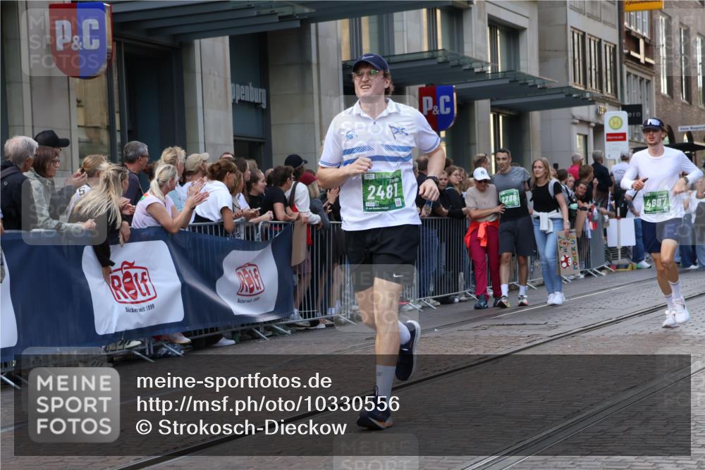 13.09.2026 - 21. swb-Marathon Bremen Strokosch-Dieckow http://msf.ph/oto/10330556 13.09.2026 13:22:15 Ziel 388, 1933, 2402, 2481, 2771, 2806, 3855, 4483, 4697, 6707, 6891, 7586, 8547, 8551, 8694, 9090, 9510, 141, 148, 1209, 1601, 1645, 2051, 2499, 3021, 3652, 4204, 4211, 5193, 6621, 7625, 7917, 8438, 8447, 8452, 8574, 8924, 9599, 9668, 9839 meine-sportfotos.de