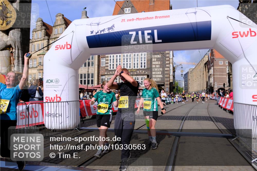 13.09.2026 - 21. swb-Marathon Bremen Tim E. http://msf.ph/oto/10330563 13.09.2026 11:03:58 Ziel 10090, 10091, 10327, 10420, 10429, 10569, 10796, 10902, 10950, 11211, 11411, 11595, 11655, 11746, 11868, 12074 meine-sportfotos.de