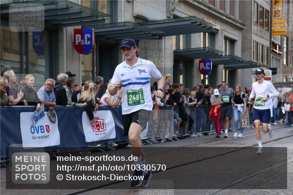 13.09.2026 - 21. swb-Marathon Bremen Strokosch-Dieckow http://msf.ph/oto/10330570 13.09.2026 13:22:15 Ziel 388, 1933, 2402, 2481, 2771, 2806, 3855, 4483, 4697, 6707, 6891, 7586, 8547, 8551, 8694, 9090, 9510, 141, 148, 1209, 1601, 1645, 2051, 2499, 3021, 3652, 4204, 4211, 5193, 6621, 7625, 7917, 8438, 8447, 8452, 8574, 8924, 9599, 9668, 9839 meine-sportfotos.de