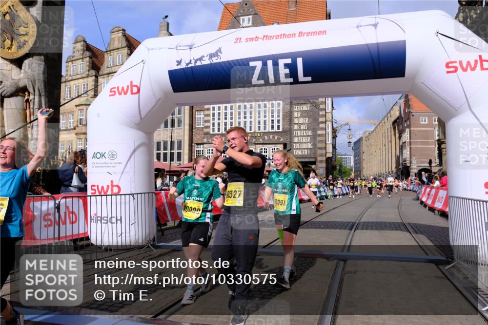 13.09.2026 - 21. swb-Marathon Bremen Tim E. http://msf.ph/oto/10330575 13.09.2026 11:03:58 Ziel 10090, 10091, 10327, 10420, 10429, 10569, 10796, 10902, 10950, 11211, 11411, 11595, 11655, 11746, 11868, 12074 meine-sportfotos.de