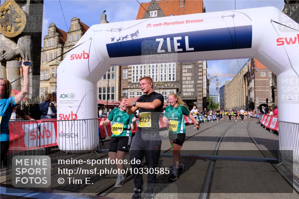 13.09.2026 - 21. swb-Marathon Bremen Tim E. http://msf.ph/oto/10330585 13.09.2026 11:03:59 Ziel 10090, 10091, 10327, 10357, 10420, 10429, 10569, 10796, 10902, 10950, 11211, 11411, 11595, 11655, 11746, 11868, 12074 meine-sportfotos.de