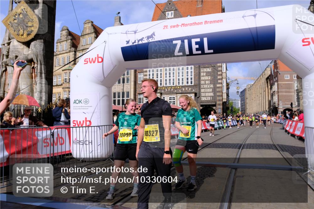13.09.2026 - 21. swb-Marathon Bremen Tim E. http://msf.ph/oto/10330604 13.09.2026 11:03:59 Ziel 10090, 10091, 10327, 10357, 10420, 10429, 10569, 10796, 10902, 10950, 11211, 11411, 11595, 11655, 11746, 11868, 12074 meine-sportfotos.de