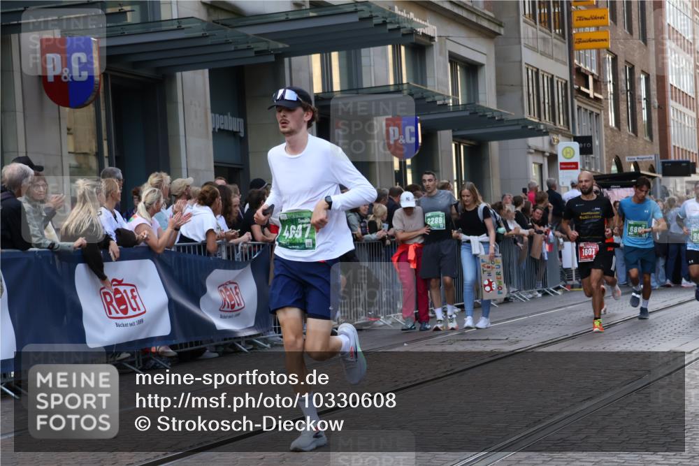 13.09.2026 - 21. swb-Marathon Bremen Strokosch-Dieckow http://msf.ph/oto/10330608 13.09.2026 13:22:16 Ziel 388, 913, 1933, 2402, 2481, 2771, 2806, 3855, 4483, 4697, 6707, 6891, 7586, 8547, 8551, 8694, 9090, 9510, 141, 148, 1601, 1645, 2051, 2499, 3021, 3652, 4204, 4211, 5193, 6621, 7625, 7917, 8447, 8452, 8574, 8924, 9599, 9668, 9839 meine-sportfotos.de