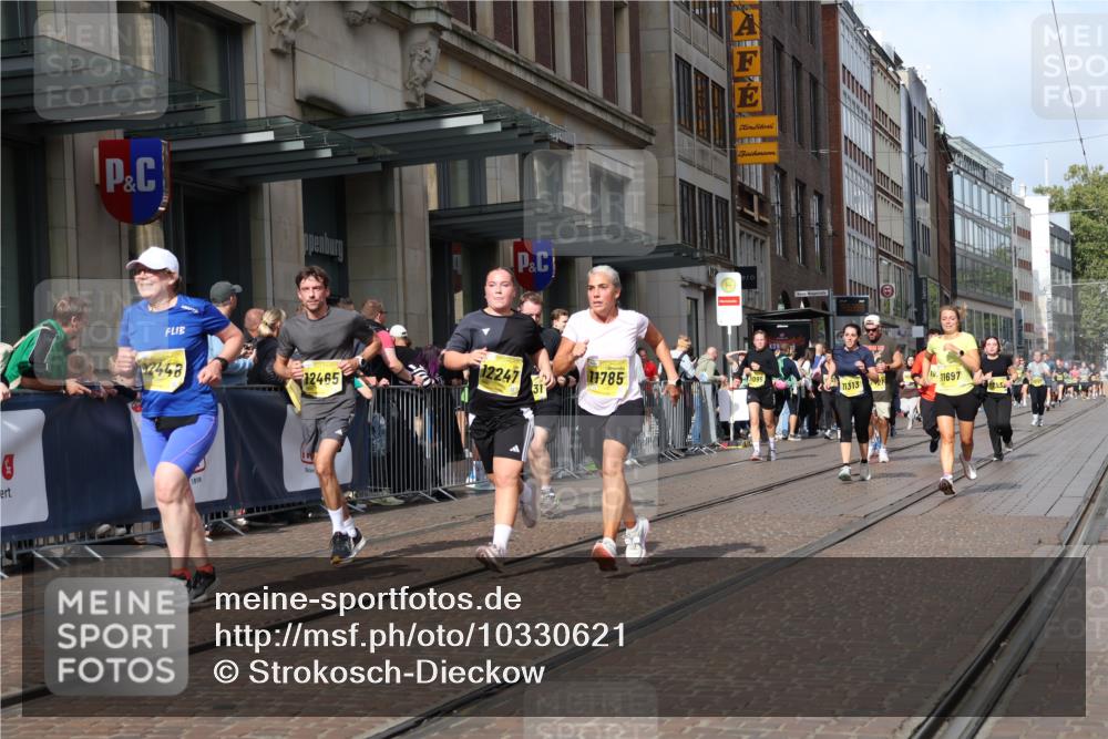 13.09.2026 - 21. swb-Marathon Bremen Strokosch-Dieckow http://msf.ph/oto/10330621 13.09.2026 11:02:48 Ziel 10150, 10185, 10195, 10237, 10528, 10531, 10598, 10715, 10727, 10731, 10959, 11070, 11095, 11313, 11493, 11676, 11697, 11830, 11836, 12068, 12214, 12421, 12432, 12448, 12465, 12483, 10190, 10296, 10633, 10783, 10945, 10954, 10955, 10985, 11096, 11107, 11137, 11261, 11508, 11526, 11554, 11564, 11662, 11701, 11719, 11730, 11776, 11785, 11890, 11945, 12071, 12154, 12169, 12247, 12252, 12429, 12451, 12465, 12489 meine-sportfotos.de