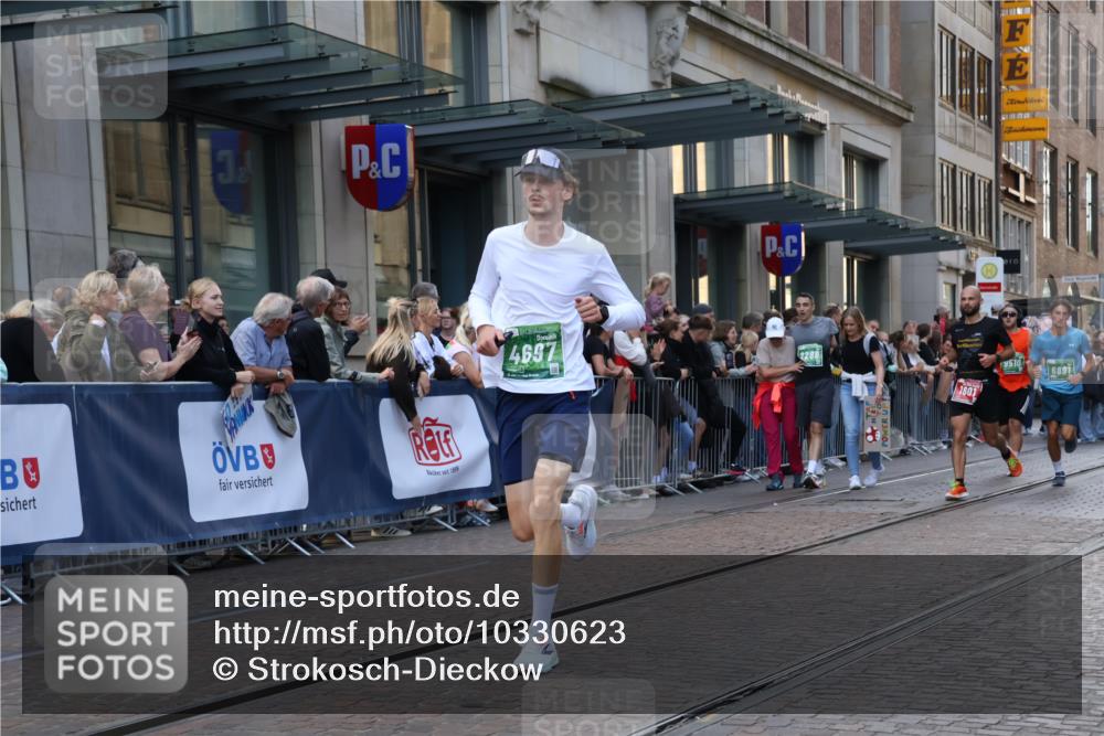 13.09.2026 - 21. swb-Marathon Bremen Strokosch-Dieckow http://msf.ph/oto/10330623 13.09.2026 13:22:17 Ziel 388, 913, 1933, 2402, 2481, 2771, 2806, 3855, 4483, 4697, 6707, 6891, 7586, 8547, 8551, 8694, 9090, 9510, 141, 148, 1601, 1645, 2051, 2499, 3021, 3652, 4204, 4211, 5193, 6621, 7625, 7917, 8447, 8452, 8574, 8924, 9599, 9668, 9839 meine-sportfotos.de