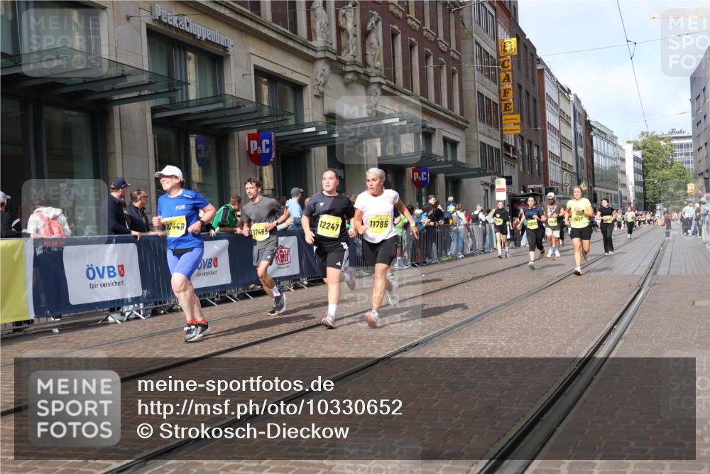 13.09.2026 - 21. swb-Marathon Bremen Strokosch-Dieckow http://msf.ph/oto/10330652 13.09.2026 11:02:49 Ziel 10150, 10185, 10195, 10237, 10528, 10531, 10598, 10715, 10724, 10727, 10731, 10959, 11070, 11095, 11313, 11493, 11676, 11697, 11830, 11836, 12068, 12214, 12421, 12432, 12448, 12483, 10190, 10296, 10633, 10783, 10945, 10954, 10955, 10985, 11096, 11107, 11137, 11261, 11508, 11526, 11554, 11564, 11662, 11701, 11719, 11730, 11776, 11785, 11890, 11945, 12071, 12154, 12169, 12247, 12252, 12429, 12451, 12465, 12489 meine-sportfotos.de