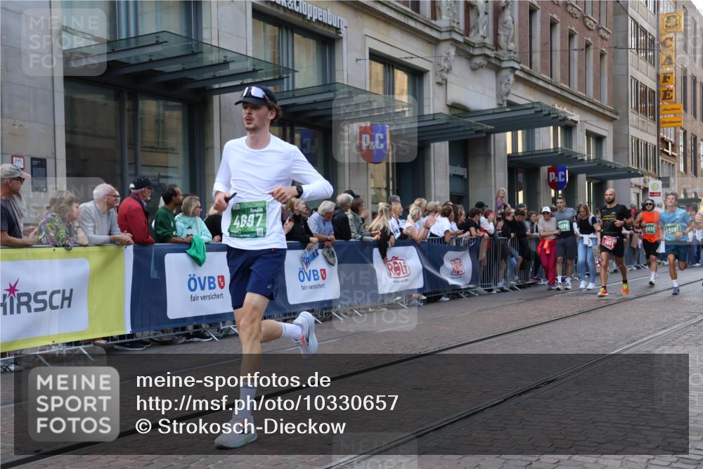 13.09.2026 - 21. swb-Marathon Bremen Strokosch-Dieckow http://msf.ph/oto/10330657 13.09.2026 13:22:17 Ziel 388, 913, 1933, 2402, 2481, 2771, 2806, 3855, 4483, 4697, 6707, 6891, 7586, 8547, 8551, 8694, 9090, 9510, 141, 148, 1601, 1645, 2051, 2499, 3021, 3652, 4204, 4211, 5193, 6621, 7625, 7917, 8447, 8452, 8574, 8924, 9599, 9668, 9839 meine-sportfotos.de