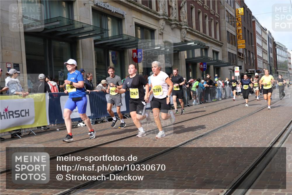 13.09.2026 - 21. swb-Marathon Bremen Strokosch-Dieckow http://msf.ph/oto/10330670 13.09.2026 11:02:50 Ziel 10092, 10150, 10185, 10195, 10237, 10528, 10531, 10598, 10715, 10724, 10727, 10731, 10959, 11070, 11095, 11313, 11493, 11676, 11697, 11830, 11836, 12068, 12214, 12421, 12432, 12448, 12483, 10190, 10296, 10633, 10783, 10945, 10954, 10955, 10985, 11096, 11107, 11137, 11261, 11508, 11526, 11554, 11564, 11662, 11701, 11719, 11730, 11776, 11785, 11890, 11945, 12071, 12154, 12247, 12252, 12429, 12451, 12465, 12489 meine-sportfotos.de