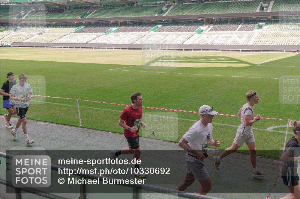 13.09.2026 - 21. swb-Marathon Bremen Michael Burmester http://msf.ph/oto/10330692 13.09.2026 13:02:14 Laufen im Stadion 150, 242, 282, 318, 440, 531, 687, 722, 930, 936, 946, 1006, 1067, 1163, 1250, 1436, 1448, 1460, 1582, 1611, 1896, 2033, 2047, 2062, 2276, 2292, 2345, 2364, 2370, 2378, 2409, 2421, 2485, 2491, 2560, 2561, 2627, 2638, 2666, 2668, 2779, 2781, 2900, 2987, 3013, 3044, 3114, 3163, 3164, 3187, 3248, 3258, 3294, 3334, 3372, 3374, 3375, 3392, 3496, 3524, 3526, 3527, 3576, 3585, 3603, 3667, 3721, 3806, 3852, 3893, 3938, 3970, 3983, 4000, 4133, 4506, 4558 meine-sportfotos.de