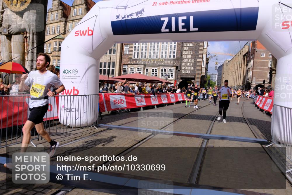 13.09.2026 - 21. swb-Marathon Bremen Tim E. http://msf.ph/oto/10330699 13.09.2026 11:04:03 Ziel 10090, 10091, 10152, 10327, 10357, 10403, 10429, 10569, 10796, 10918, 10950, 11149, 11325, 11451, 11511, 11595, 11868, 11967, 12074, 12504 meine-sportfotos.de