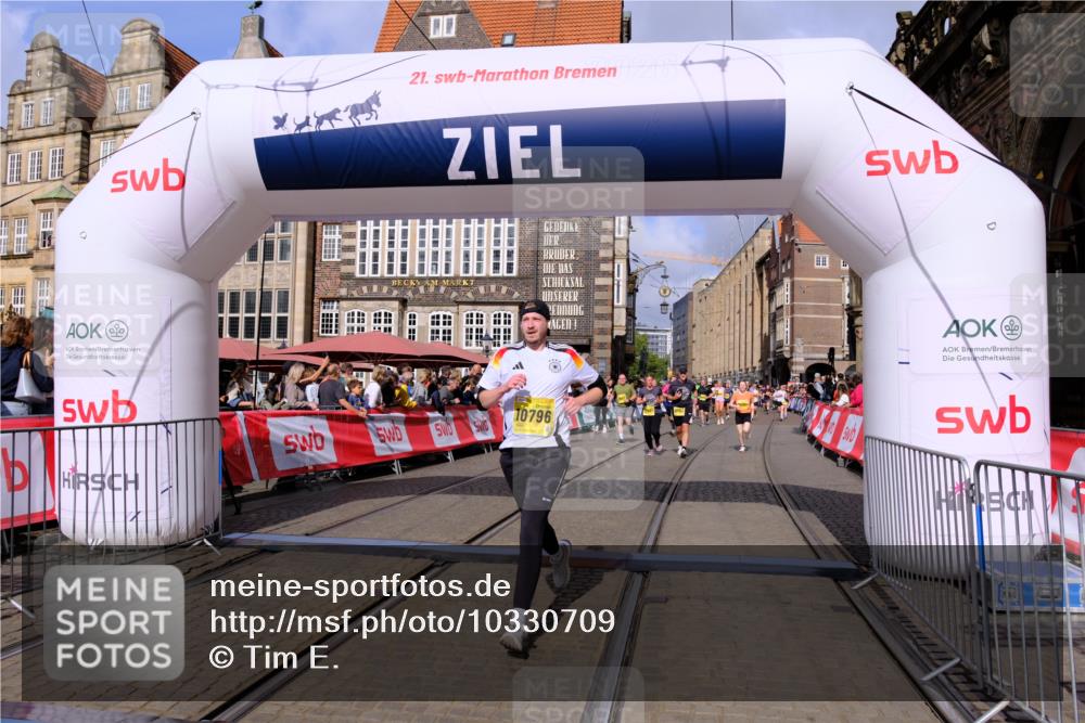 13.09.2026 - 21. swb-Marathon Bremen Tim E. http://msf.ph/oto/10330709 13.09.2026 11:04:04 Ziel 10090, 10091, 10152, 10327, 10357, 10403, 10429, 10569, 10796, 10918, 10950, 11149, 11325, 11451, 11511, 11595, 11868, 11967, 12074, 12504 meine-sportfotos.de