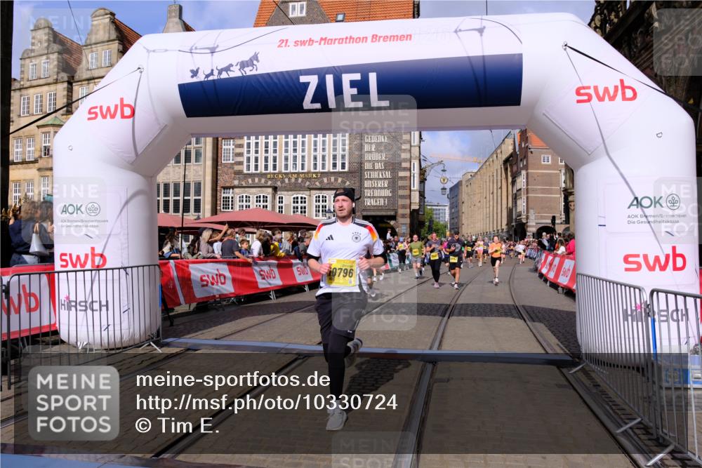 13.09.2026 - 21. swb-Marathon Bremen Tim E. http://msf.ph/oto/10330724 13.09.2026 11:04:04 Ziel 10090, 10091, 10152, 10327, 10357, 10403, 10429, 10569, 10796, 10918, 10950, 11149, 11325, 11451, 11511, 11595, 11868, 11967, 12074, 12504 meine-sportfotos.de