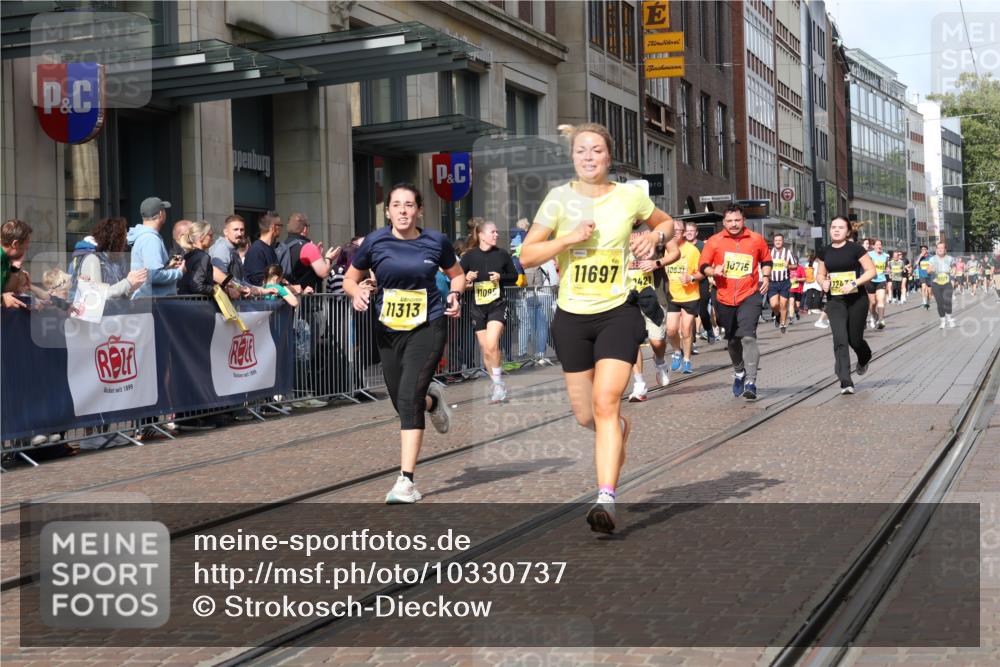 13.09.2026 - 21. swb-Marathon Bremen Strokosch-Dieckow http://msf.ph/oto/10330737 13.09.2026 11:02:51 Ziel 10092, 10150, 10185, 10195, 10237, 10528, 10531, 10598, 10715, 10724, 10727, 10731, 10959, 11070, 11095, 11313, 11493, 11676, 11697, 11830, 11836, 12068, 12184, 12185, 12214, 12421, 12432, 12448, 12483, 10190, 10296, 10633, 10783, 10945, 10954, 10955, 10985, 11096, 11107, 11261, 11508, 11526, 11554, 11564, 11662, 11701, 11719, 11730, 11776, 11785, 11945, 12071, 12154, 12247, 12252, 12429, 12451, 12465, 12489 meine-sportfotos.de