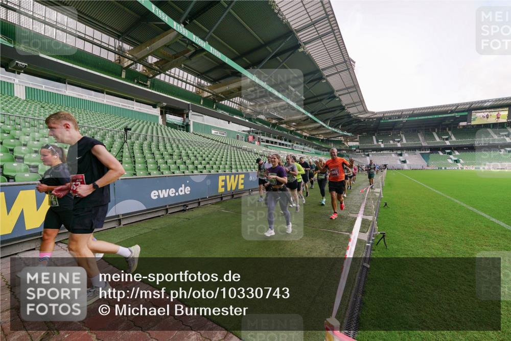 13.09.2026 - 21. swb-Marathon Bremen Michael Burmester http://msf.ph/oto/10330743 13.09.2026 13:36:32 Laufen im Stadion 444, 462, 491, 496, 590, 657, 756, 799, 1015, 1132, 1135, 1279, 1432, 1620, 1726, 1762, 1887, 1934, 1951, 1965, 1974, 1977, 2078, 2227, 2578, 2639, 2650, 2688, 2789, 2842, 2892, 2894, 2933, 2939, 3090, 3161, 3169, 3178, 3299, 3303, 3406, 3408, 3463, 3472, 3498, 3555, 3570, 3573, 3588, 3640, 3731, 3779, 3801, 3839, 3985, 3992, 3993, 4084, 4145, 4200, 4210, 4290, 4464, 4538, 4801, 4880, 4967, 5000, 5034, 5182, 5332, 5461, 5536, 5679, 5818 meine-sportfotos.de