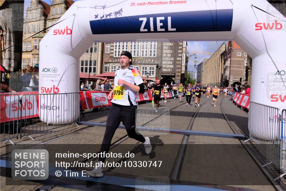 13.09.2026 - 21. swb-Marathon Bremen Tim E. http://msf.ph/oto/10330747 13.09.2026 11:04:05 Ziel 10090, 10091, 10152, 10327, 10357, 10403, 10429, 10569, 10659, 10720, 10796, 10918, 10950, 11149, 11325, 11451, 11511, 11595, 11868, 11967, 12074, 12504 meine-sportfotos.de
