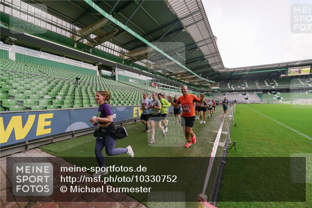 13.09.2026 - 21. swb-Marathon Bremen Michael Burmester http://msf.ph/oto/10330752 13.09.2026 13:36:33 Laufen im Stadion 444, 462, 491, 496, 590, 657, 756, 799, 1015, 1132, 1135, 1279, 1432, 1620, 1726, 1762, 1887, 1934, 1951, 1965, 1974, 1977, 2078, 2227, 2578, 2639, 2650, 2688, 2789, 2842, 2892, 2894, 2933, 2939, 3090, 3161, 3169, 3178, 3299, 3303, 3406, 3408, 3463, 3472, 3498, 3555, 3570, 3573, 3588, 3640, 3731, 3779, 3801, 3839, 3985, 3992, 3993, 4084, 4145, 4200, 4210, 4290, 4464, 4538, 4801, 4880, 4967, 5000, 5034, 5182, 5332, 5461, 5536, 5679, 5818 meine-sportfotos.de
