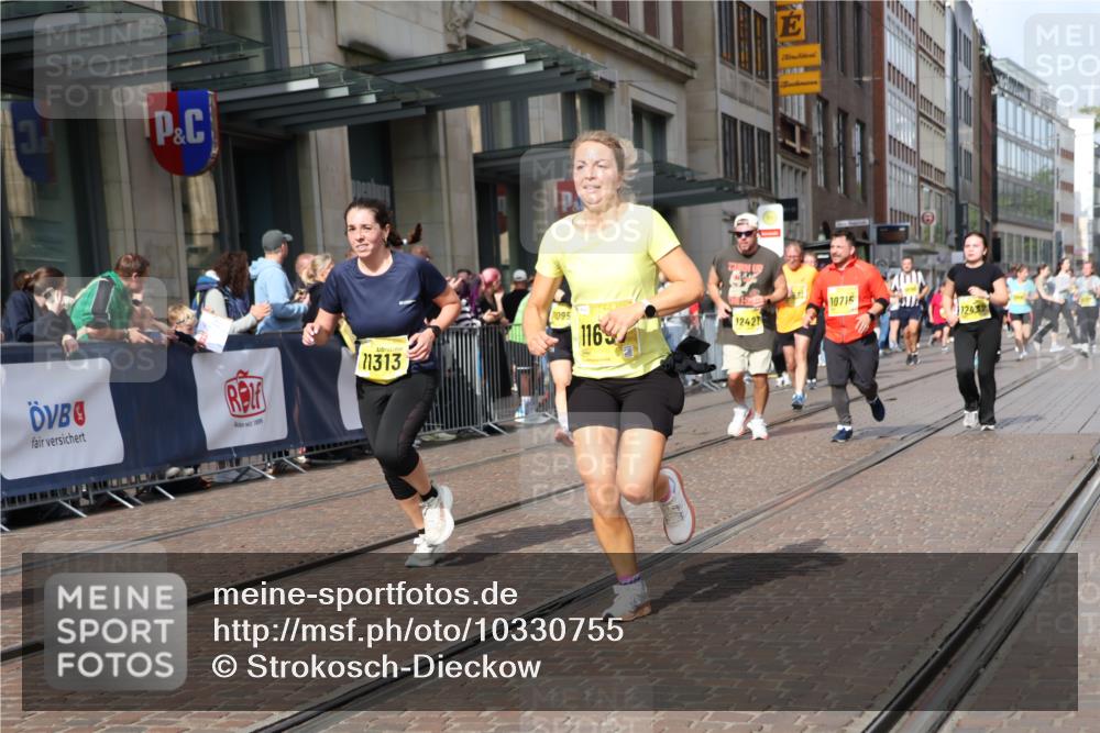 13.09.2026 - 21. swb-Marathon Bremen Strokosch-Dieckow http://msf.ph/oto/10330755 13.09.2026 11:02:52 Ziel 10092, 10150, 10185, 10195, 10237, 10528, 10531, 10598, 10715, 10724, 10727, 10731, 10959, 11070, 11095, 11313, 11493, 11676, 11697, 11830, 11836, 12068, 12184, 12185, 12214, 12421, 12432, 12448, 12483, 10190, 10296, 10633, 10783, 10945, 10954, 10955, 10985, 11096, 11107, 11261, 11508, 11554, 11564, 11662, 11697, 11701, 11719, 11730, 11776, 11785, 11945, 12071, 12154, 12247, 12252, 12429, 12451, 12465, 12489 meine-sportfotos.de