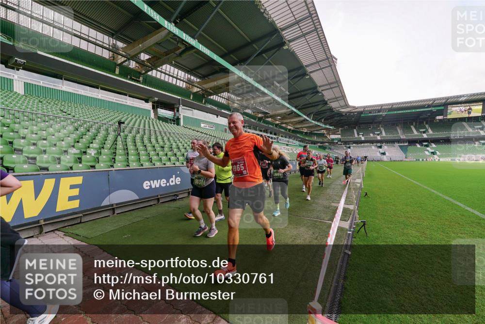 13.09.2026 - 21. swb-Marathon Bremen Michael Burmester http://msf.ph/oto/10330761 13.09.2026 13:36:34 Laufen im Stadion 444, 462, 491, 496, 590, 657, 756, 799, 1015, 1132, 1135, 1279, 1432, 1620, 1726, 1762, 1887, 1934, 1951, 1965, 1974, 1977, 2078, 2227, 2578, 2639, 2650, 2688, 2789, 2842, 2892, 2894, 2933, 2939, 3090, 3161, 3169, 3178, 3299, 3303, 3406, 3408, 3427, 3463, 3472, 3498, 3555, 3570, 3573, 3588, 3640, 3731, 3779, 3801, 3839, 3985, 3992, 3993, 4084, 4145, 4200, 4210, 4290, 4464, 4538, 4801, 4880, 4967, 5000, 5034, 5182, 5332, 5461, 5536, 5679, 5818 meine-sportfotos.de