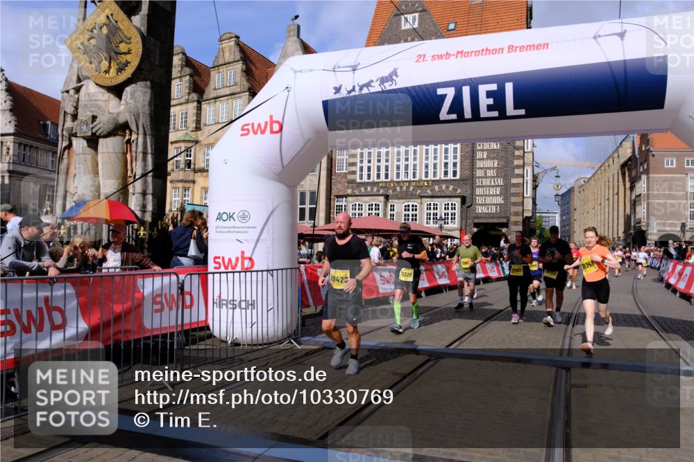 13.09.2026 - 21. swb-Marathon Bremen Tim E. http://msf.ph/oto/10330769 13.09.2026 11:04:07 Ziel 10090, 10091, 10152, 10327, 10357, 10403, 10429, 10569, 10607, 10659, 10720, 10796, 10918, 10950, 11149, 11319, 11325, 11451, 11470, 11471, 11511, 11595, 11618, 11868, 11967, 12074, 12260, 12392, 12433, 12504 meine-sportfotos.de