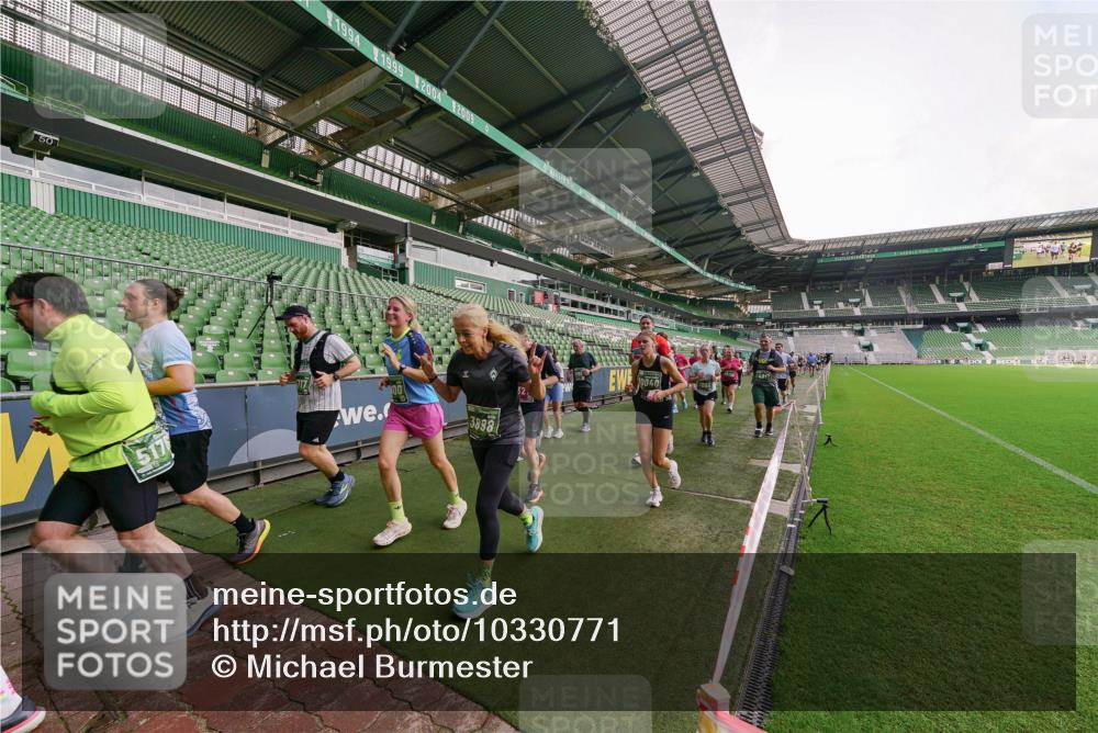 13.09.2026 - 21. swb-Marathon Bremen Michael Burmester http://msf.ph/oto/10330771 13.09.2026 13:36:35 Laufen im Stadion 421, 444, 462, 491, 590, 657, 756, 799, 1015, 1132, 1135, 1279, 1432, 1620, 1726, 1762, 1887, 1934, 1951, 1974, 1977, 2078, 2227, 2578, 2639, 2650, 2688, 2789, 2842, 2892, 2894, 2933, 2939, 3090, 3161, 3169, 3178, 3299, 3303, 3406, 3408, 3427, 3463, 3472, 3498, 3555, 3570, 3573, 3588, 3640, 3731, 3779, 3801, 3839, 3985, 3992, 3993, 4084, 4145, 4200, 4210, 4290, 4416, 4464, 4538, 4801, 4880, 4967, 5000, 5034, 5182, 5332, 5461, 5536, 5679, 5818 meine-sportfotos.de