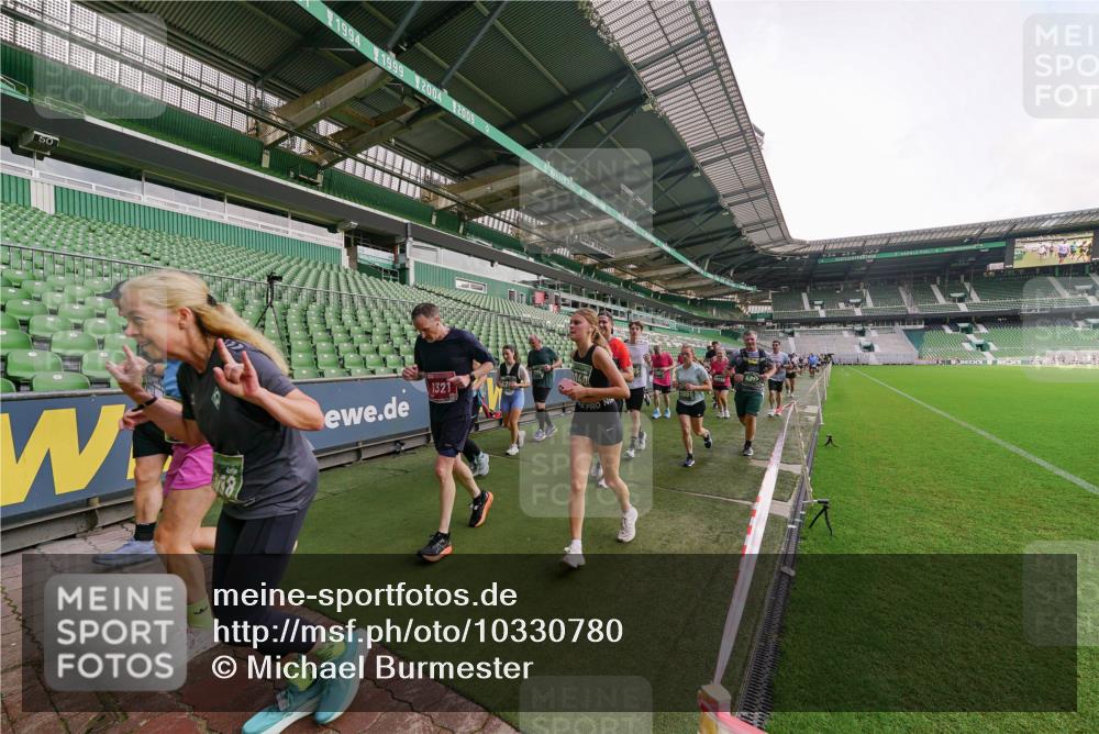 13.09.2026 - 21. swb-Marathon Bremen Michael Burmester http://msf.ph/oto/10330780 13.09.2026 13:36:35 Laufen im Stadion 421, 444, 462, 491, 590, 657, 756, 799, 1015, 1132, 1135, 1279, 1432, 1620, 1726, 1762, 1887, 1934, 1951, 1974, 1977, 2078, 2227, 2578, 2639, 2650, 2688, 2789, 2842, 2892, 2894, 2933, 2939, 3090, 3161, 3169, 3178, 3299, 3303, 3406, 3408, 3427, 3463, 3472, 3498, 3555, 3570, 3573, 3588, 3640, 3731, 3779, 3801, 3839, 3985, 3992, 3993, 4084, 4145, 4200, 4210, 4290, 4416, 4464, 4538, 4801, 4880, 4967, 5000, 5034, 5182, 5332, 5461, 5536, 5679, 5818 meine-sportfotos.de