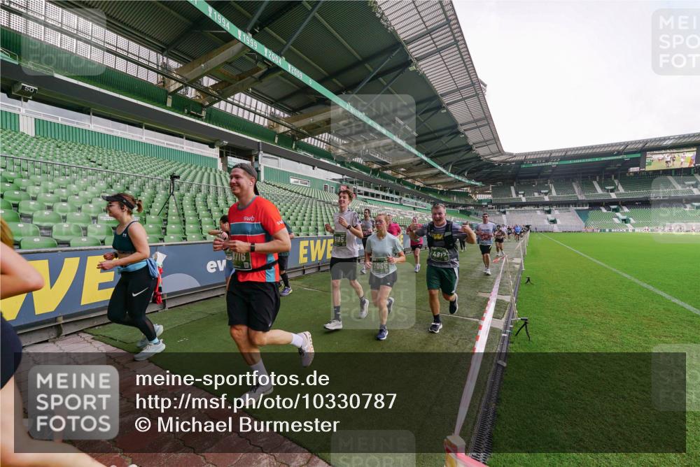 13.09.2026 - 21. swb-Marathon Bremen Michael Burmester http://msf.ph/oto/10330787 13.09.2026 13:36:36 Laufen im Stadion 421, 444, 462, 491, 590, 657, 756, 799, 1015, 1132, 1135, 1279, 1432, 1620, 1726, 1762, 1887, 1934, 1951, 1974, 1977, 2078, 2227, 2578, 2639, 2650, 2688, 2789, 2842, 2892, 2894, 2933, 2939, 3090, 3161, 3169, 3178, 3299, 3303, 3406, 3408, 3427, 3463, 3472, 3498, 3555, 3570, 3573, 3588, 3640, 3731, 3779, 3801, 3839, 3985, 3992, 3993, 4084, 4145, 4200, 4210, 4290, 4416, 4464, 4538, 4801, 4845, 4880, 4967, 5000, 5034, 5182, 5332, 5461, 5536, 5679, 5818 meine-sportfotos.de