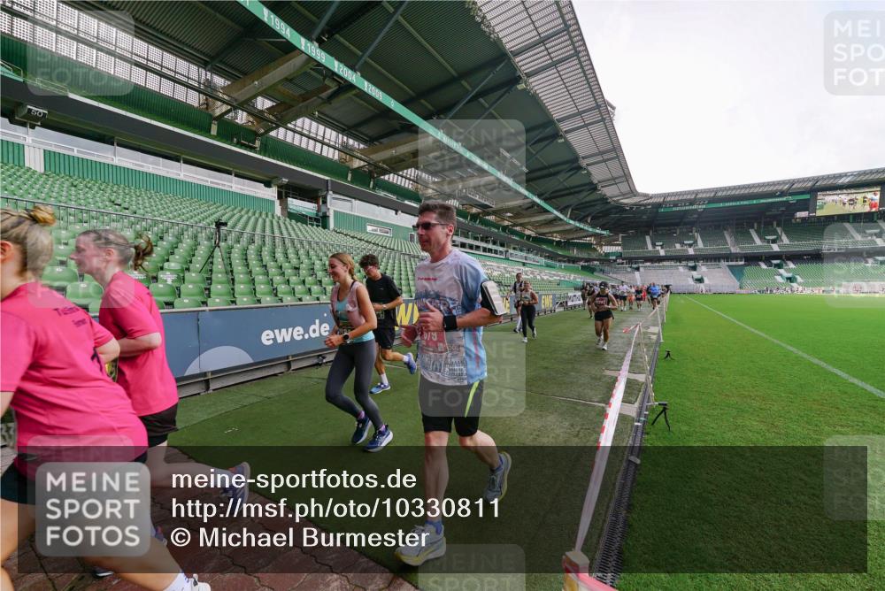 13.09.2026 - 21. swb-Marathon Bremen Michael Burmester http://msf.ph/oto/10330811 13.09.2026 13:36:40 Laufen im Stadion 421, 444, 491, 590, 657, 756, 799, 1015, 1132, 1135, 1279, 1432, 1620, 1726, 1734, 1762, 1887, 1934, 1951, 1974, 1977, 2060, 2078, 2227, 2578, 2639, 2650, 2688, 2789, 2842, 2892, 2933, 2939, 3090, 3161, 3169, 3178, 3299, 3303, 3406, 3408, 3427, 3463, 3472, 3498, 3499, 3555, 3570, 3573, 3588, 3640, 3731, 3779, 3801, 3839, 3985, 3992, 3993, 4084, 4145, 4200, 4210, 4290, 4416, 4464, 4538, 4801, 4845, 4880, 4967, 5000, 5034, 5182, 5332, 5461, 5536, 5679, 5818 meine-sportfotos.de